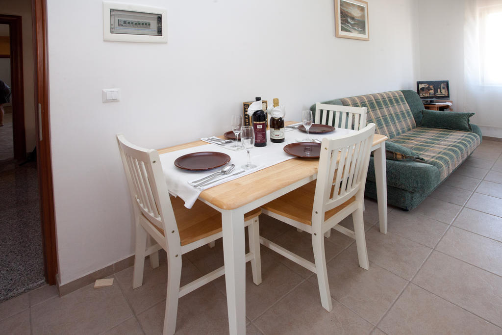 Yacht Beach Apartments Kaštela Zimmer foto