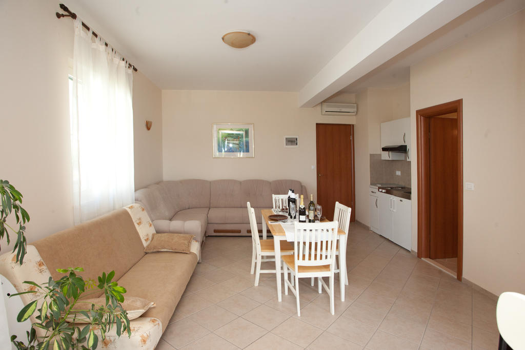 Yacht Beach Apartments Kaštela Zimmer foto